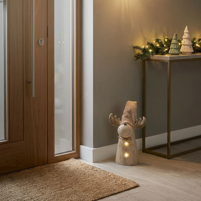 ECD GERMANY | Weihnachtselch-Figur mit LED-Beleuchtung Braun Weihnachtsdeko Innen LED-Rentier Weihnachtsfigur Batteriebetrieben Dekofigur