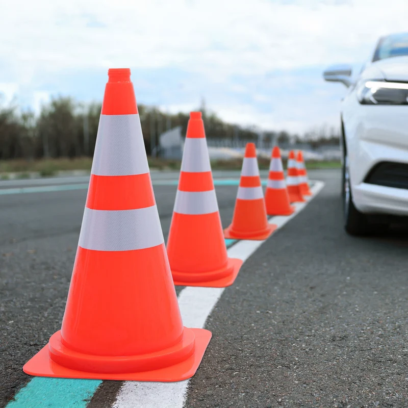 ECD Germany | Pylonen 20er Set groß mit 2 reflektierenden Streifen 75 cm aus PE Orange Verkehrskegel Leitkegel Warnkegel Absperrkegel Verkehrshütchen