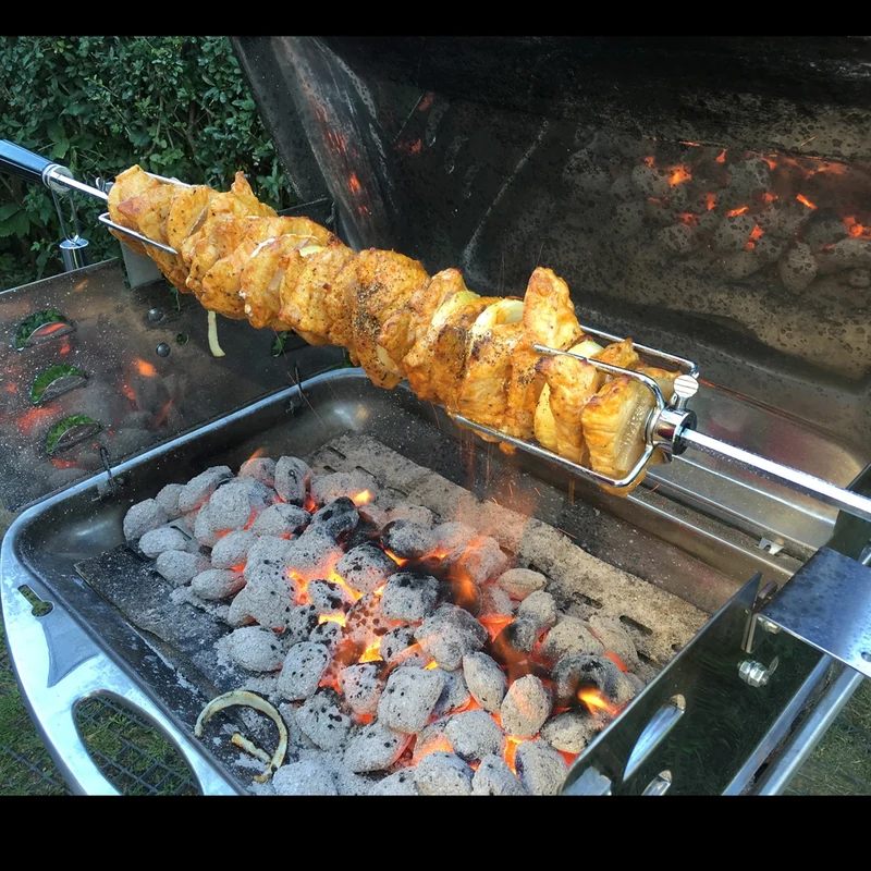 Grillspieß Set 100 cm, mit 4x Fleischnadeln und Edelstahl Motor 2-3U/m, inkl. Motorhaltung