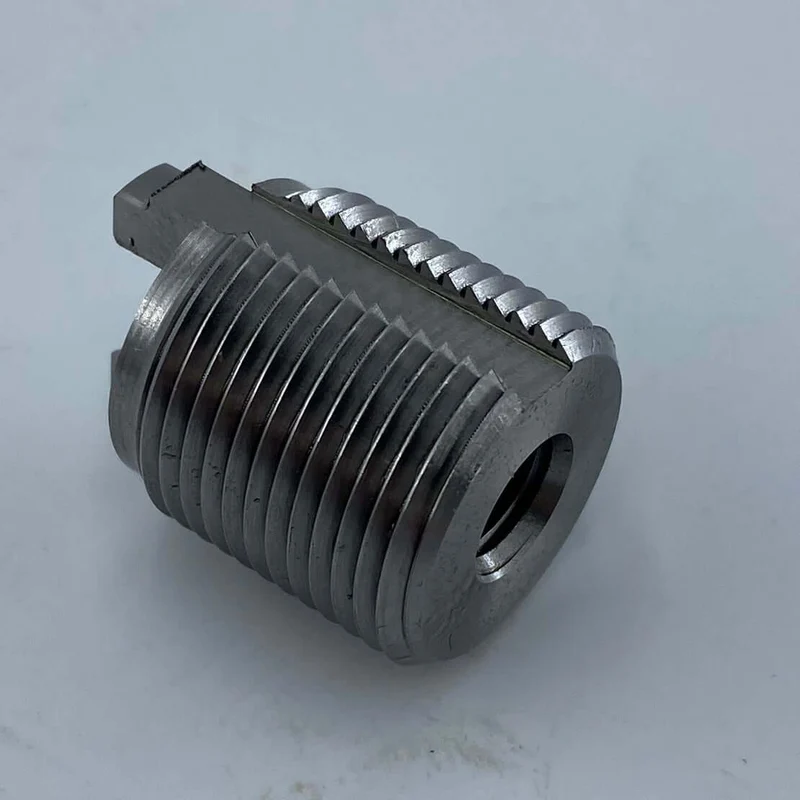Nut for expanding pressure compensation W12